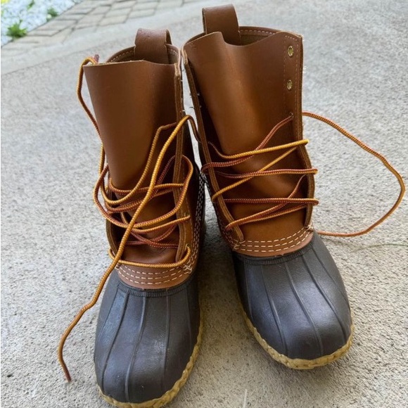 LIKE NEW - L.L. Bean Women’s Bean Boot size 8 - Picture 3 of 3